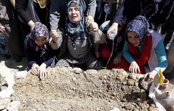 Convocan a huelga tras accidente en mina turca que dejó 282 muertos