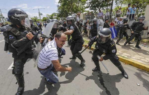 Reprimen con gases marcha opositora en Nicaragua