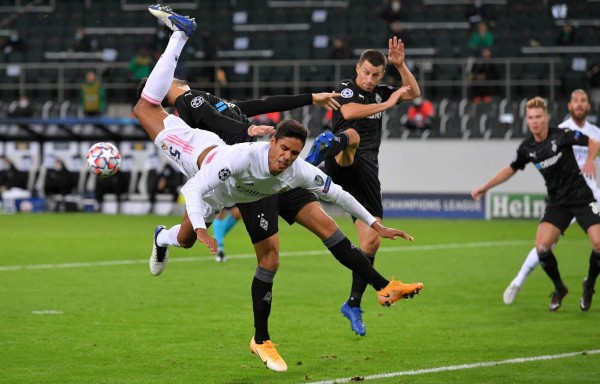 Real Madrid se está complicando con la caída en Alemania. Foto EFE.