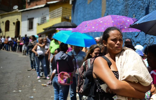 La escasez de productos básicos en Venezuela supera el 80%