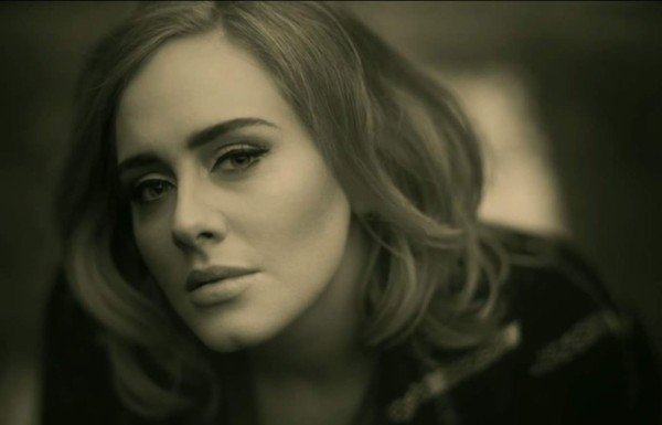 Adele estrena el primer sencillo, 'Hello', de su nuevo álbum