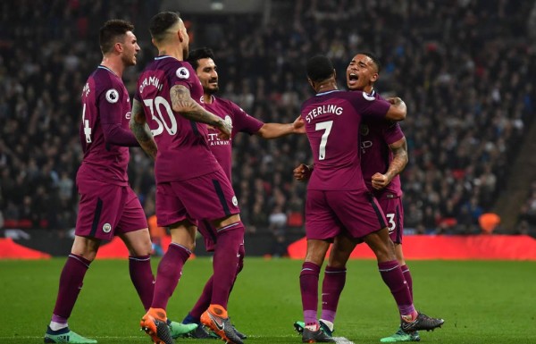 Manchester City vence al Tottenham y acaricia el título de la Premier League