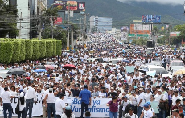 Masiva marcha por la paz se celebró hoy en Tegucigalpa