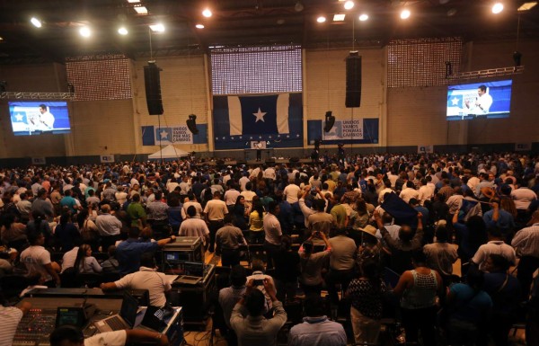 'Unidos somos invencibles': Juan Orlando Hernández en convención