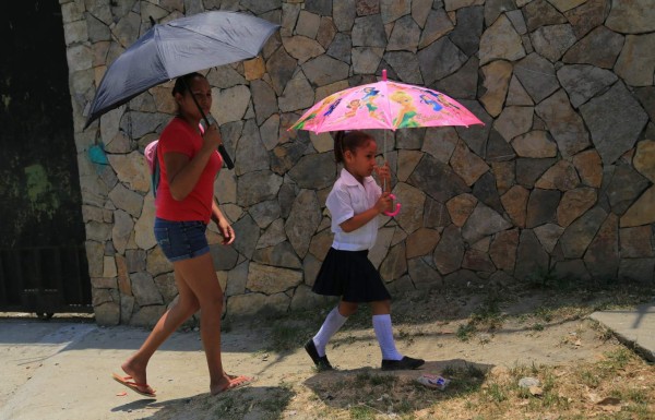 Autorizan ajustes temporales en horarios escolares por calor