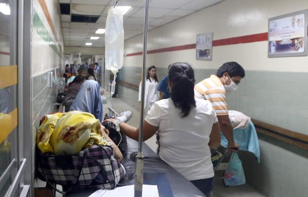 La salud pública de Honduras postrada en los pasillos