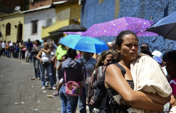 Venezuela extiende por dos semanas jornada laboral de dos días
