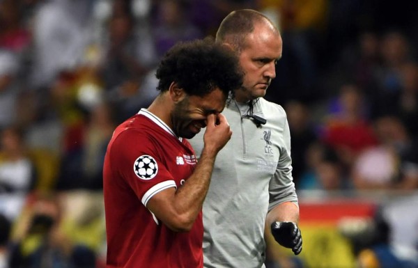 Mohamed Salah salió del campo entre lágrimas. Foto AFP