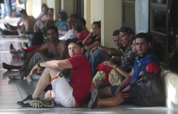 Acuerdo para trasladar a cubanos a frontera con EUA
