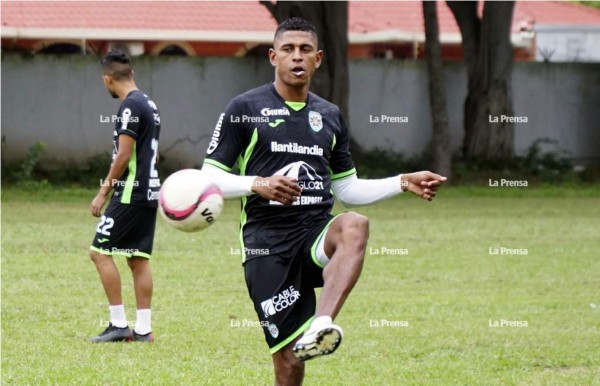 Carlo Costly realiza su primer entrenamiento con el Marathón