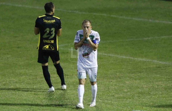 Video: El terrible penal lanzado por Ilce Barahona en el inicio del Real España - Platense