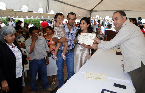 450 parejas se casan en El Progreso