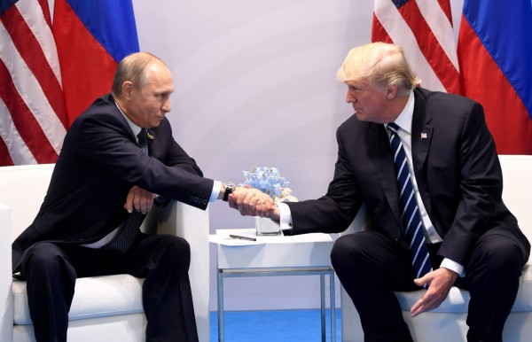 Putin sale en defensa de Trump ante intento de destitución