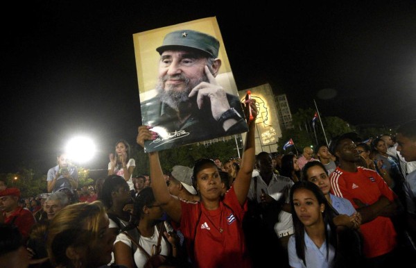 Las cenizas de Fidel viajan desde La Habana hasta Santiago  