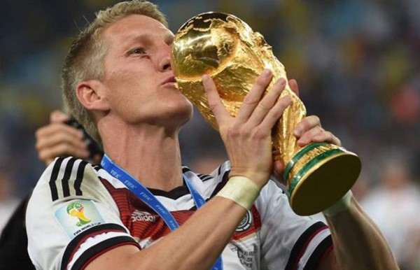 Alemán Bastian Schweinsteiger anunció su retiro del fútbol