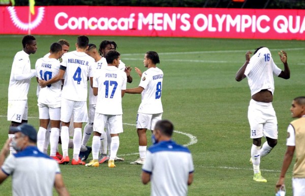 Hondura's players gesture after the CONCACAF Olympic Qualifying championship final match against Mexico at Akron Stadium in Guadalajara, Mexico, March 30, 2021. (Photo by Ulises Ruiz / AFP)