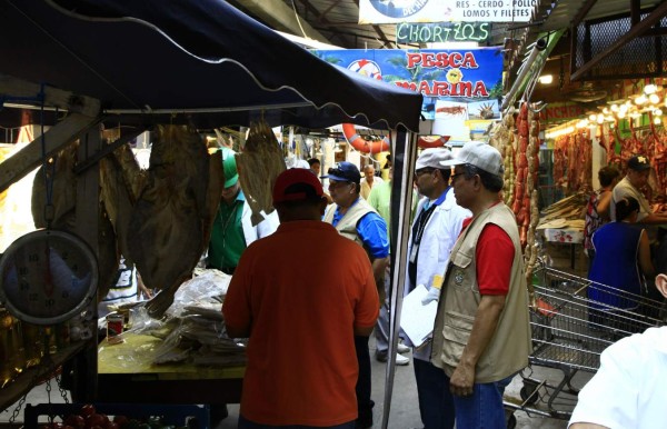 Decomisan 39 libras de pescado seco en mercados sampedranos