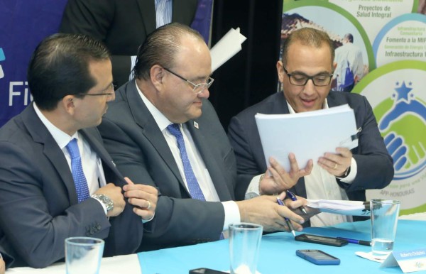 Enee firma contrato de distribución eléctrica con Energía Honduras