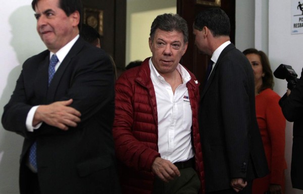 Izquierda colombiana ofrece apoyo a Santos