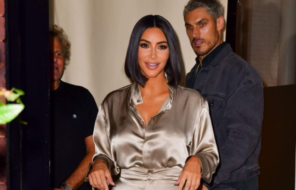 Kim Kardashian triunfa con polémica marca de ropa interior moldeadora