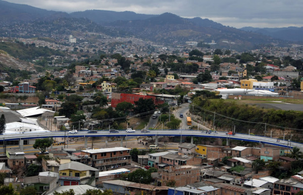 Inauguran paso aéreo en la capital de Honduras