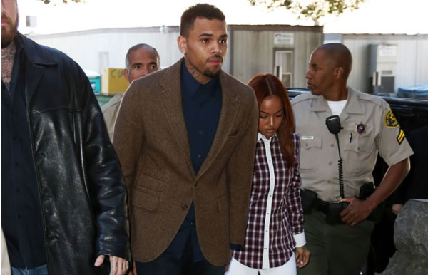 Chris Brown comparece en la corte de Los Ángeles