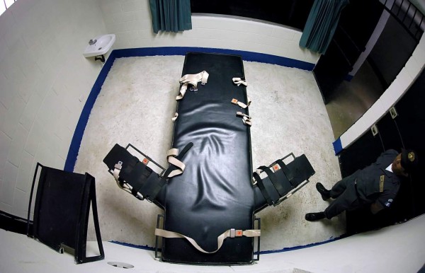Gobernador de EUA detiene en último momento ejecución de un preso