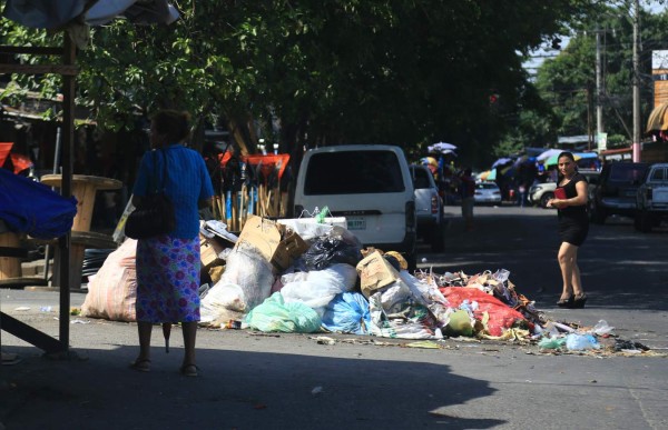 Se forman 'cerros” de basura en el barrio Lempira de San Pedro Sula