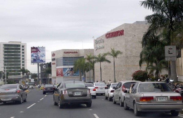 Comercio mantiene horarios especiales este fin de semana