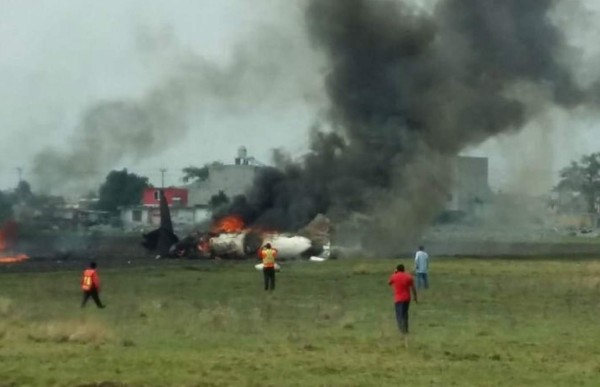 Video: Se estrella avioneta en aeropuerto de Toluca