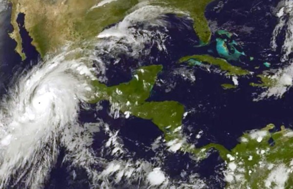 El poderoso huracán Patricia amenaza las costas de EUA