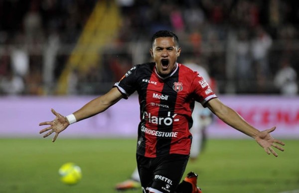 Roger Rojas es blindado por Alajuelense con millonaria cláusula de rescisión