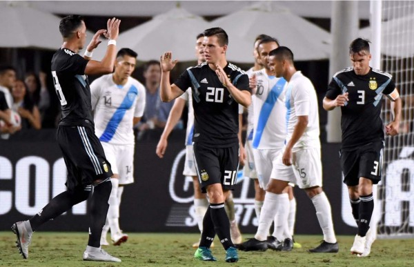 Una Argentina sin Messi y renovada golea a Guatemala en amistoso