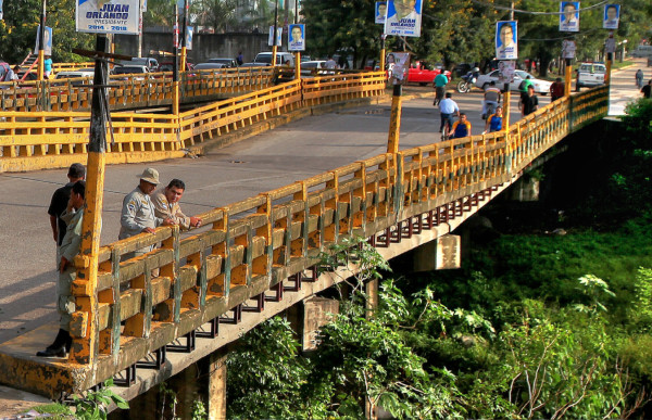 Por negligencia de alcaldía sampedrana se dañó puente Las Brisas