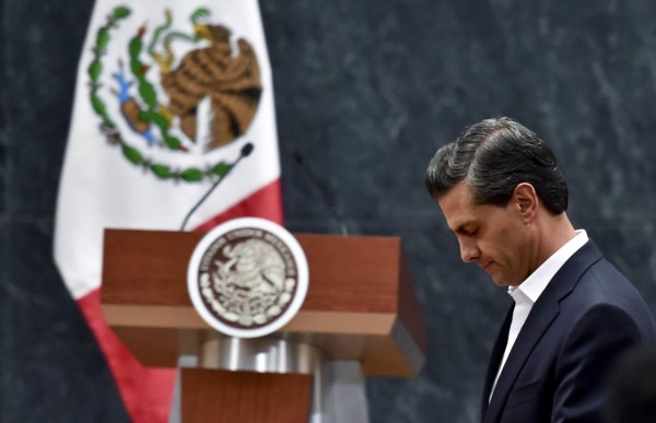 Estudiantes mexicanos presionan a Peña Nieto para que renuncie a la presidencia