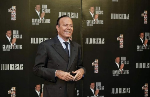 El juicio por paternidad a Julio Iglesias, a puerta cerrada y sin el cantante