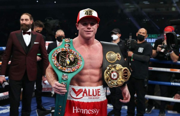 Saúl 'Canelo' Álvarez vence a Callum Smith y se confirma como el mejor libra por libra