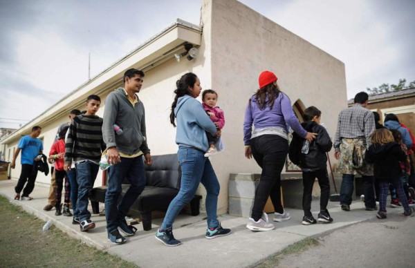 EEUU cancela línea gratuita de asesoría legal para inmigrantes en centros de detención