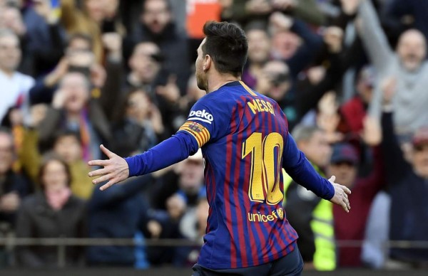 Messi liquida al Espanyol con un doblete y hace más líder al Barcelona