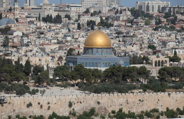 ATS08. JERUSALÉN (CISJORDANIA), 05/12/2017.- Vista general de la mezquita de Al Aqsa, en Jerusalén, Israel, el 14 de julio del 2017. Según medios, el presidente estadounidense, Donald Trump, ha informado hoy, 5 de diciembre del 2017, al presidente palestino Mahmud Abás, su intención de trasladar la embajada estadounidense de Tel Aviv a Jerusalén. EFE/Atef Safadi