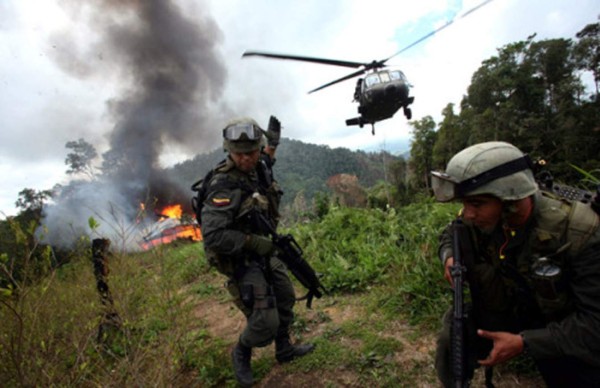 Narcos explotan patrulla y matan a dos policías en Colombia
