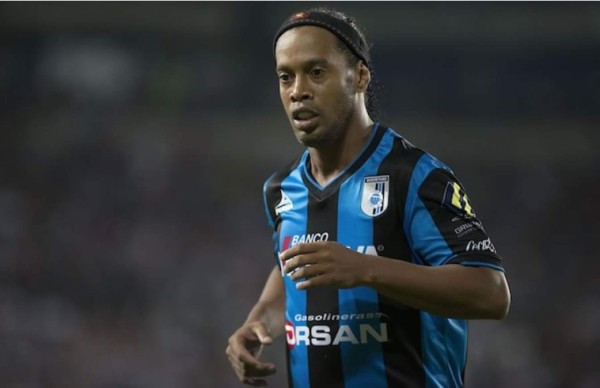 VIDEO: La nueva rabieta de Ronaldinho en el Querétaro