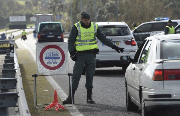 España cierra fronteras terrestres para controlar el coronavirus