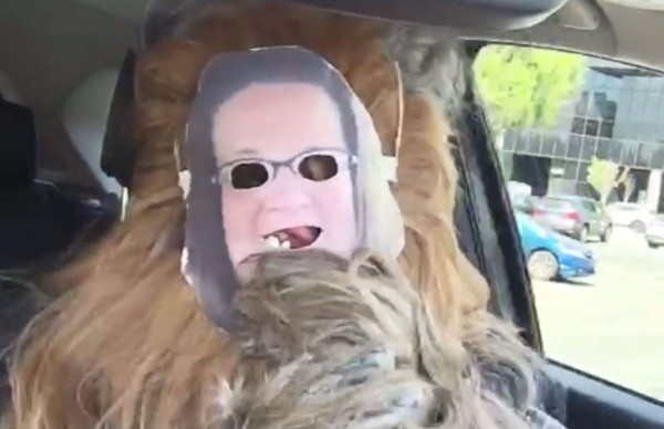 Chewbacca le regresa la broma a ‘Mamá Chewbacca’