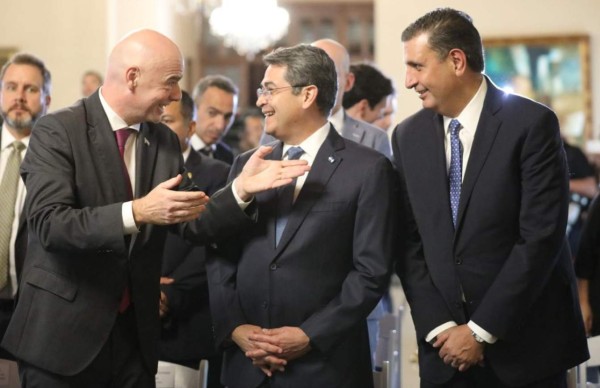 Gobierno de Honduras y Fenafuth firmaron convenio ante presidente de la Fifa
