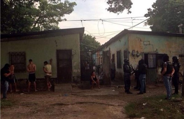 Los allanamientos fueron realizados en el barrio Las Palmas de San Pedro Sula.