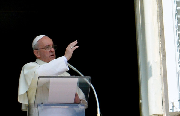 El papa condena uso de armas químicas
