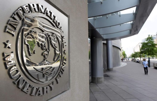 Las autoridades se preparan para la primera evaluación del acuerdo con el FMI , la próxima semana.