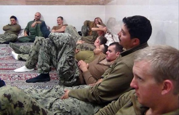 Irán libera a los 10 marinos de EUA