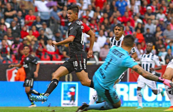 Alberth Elis se quedó sin jugar en derrota del Monterrey
